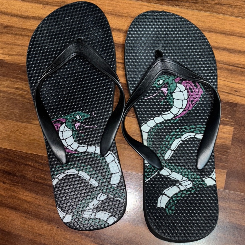 Old Navy Black and Green Flip Flop Sandals